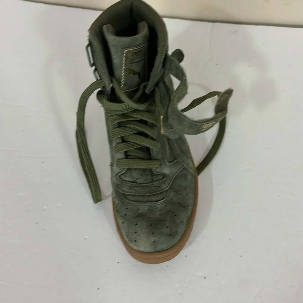 Puma Sky II Olive  Green Suede High Tops  Size 6.5